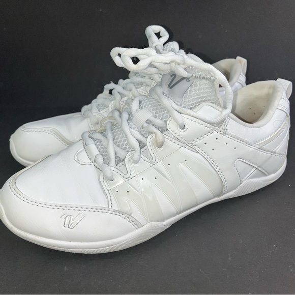 Varsity Shoes Varsity Charge Womens 7 Cheerleading Uniform Sneakers